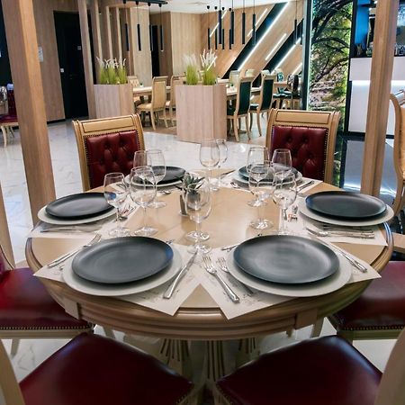 Family Hotel Business Club Shumen Exteriör bild