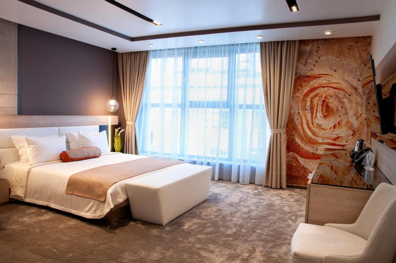Family Hotel Business Club Shumen Exteriör bild
