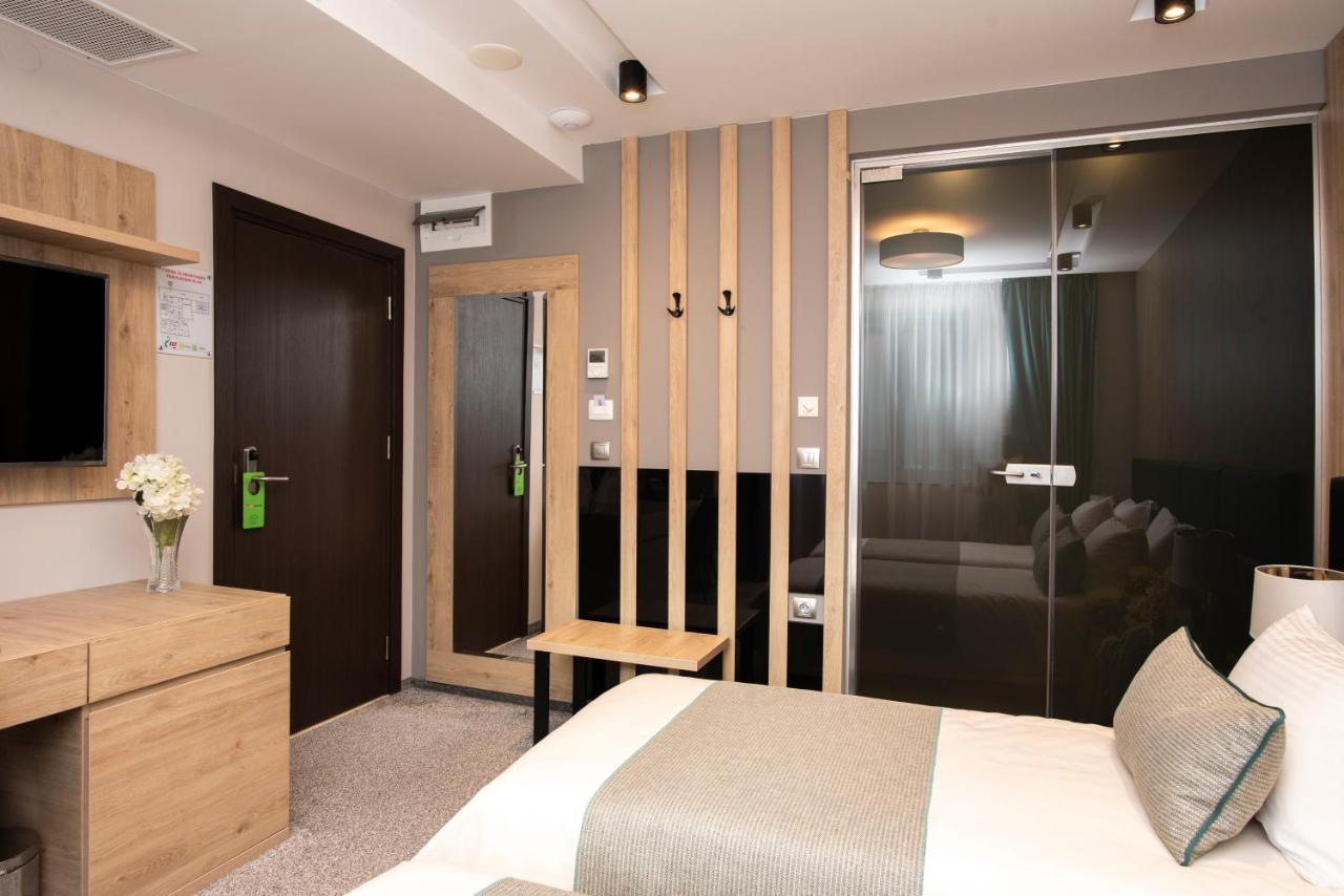 Family Hotel Business Club Shumen Exteriör bild
