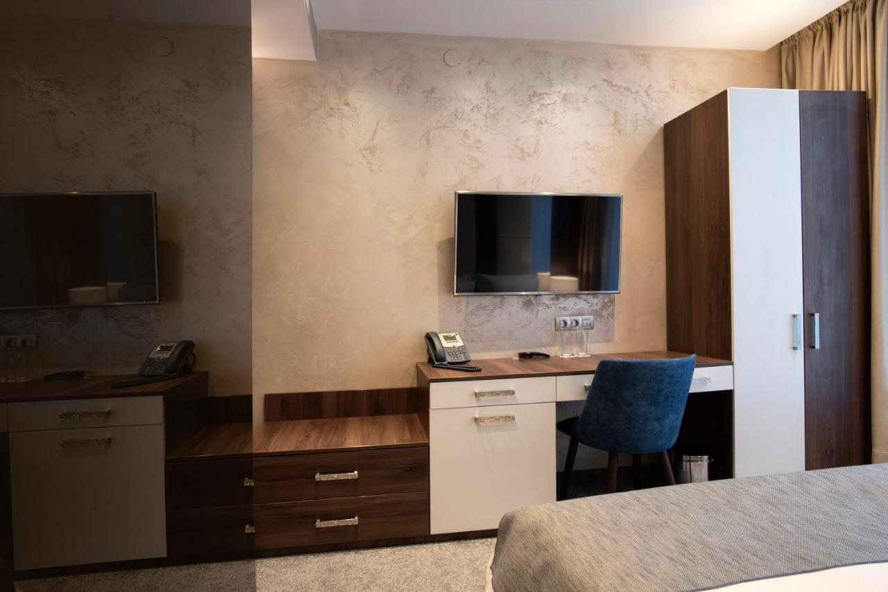 Family Hotel Business Club Shumen Exteriör bild