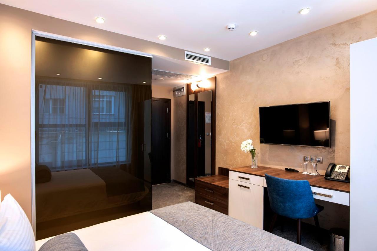 Family Hotel Business Club Shumen Exteriör bild