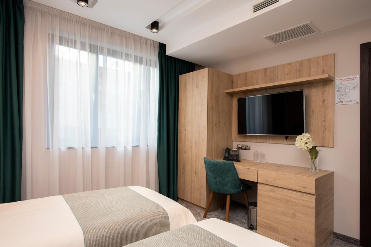 Family Hotel Business Club Shumen Exteriör bild