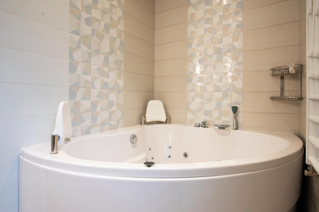 Family Hotel Business Club Shumen Exteriör bild
