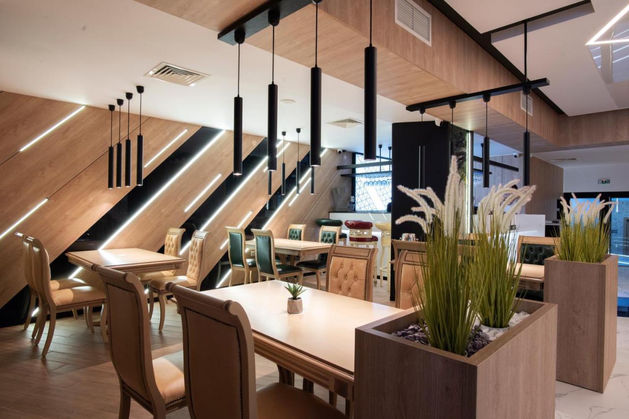 Family Hotel Business Club Shumen Exteriör bild